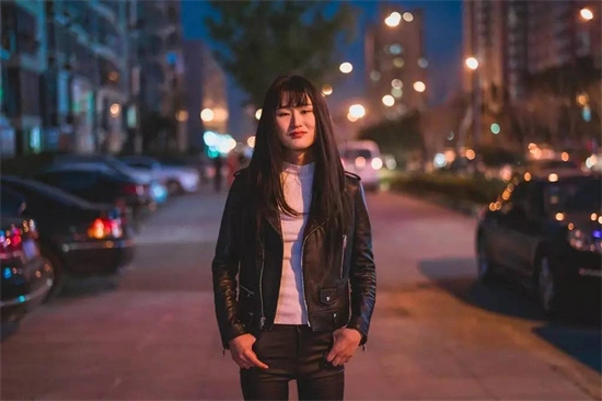 “你知道‘tickle’背后隐藏的心理吗?很多人为何会对这个刺激有特别的迷恋?” 一